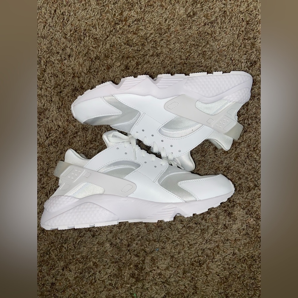 Brand New Nike Air Huarache Triple White Men’s US 11